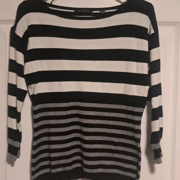 Sweater - Picture 1 of 3